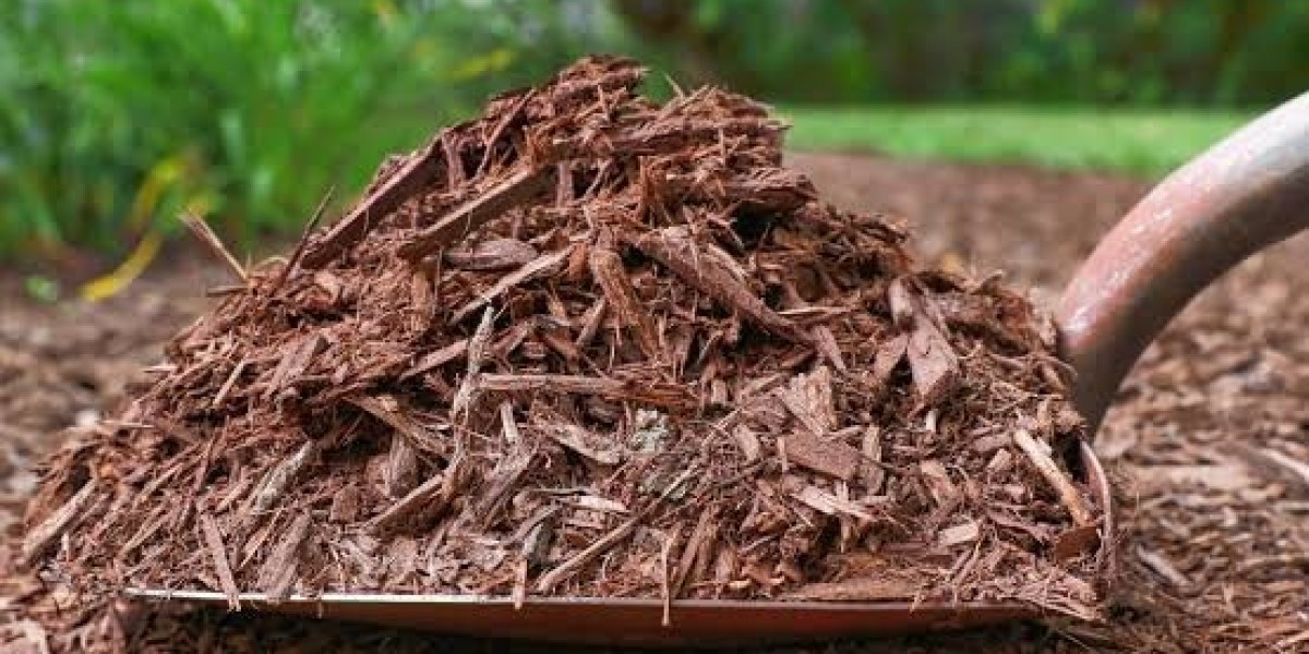 factors to consider when choosing a material for mulching